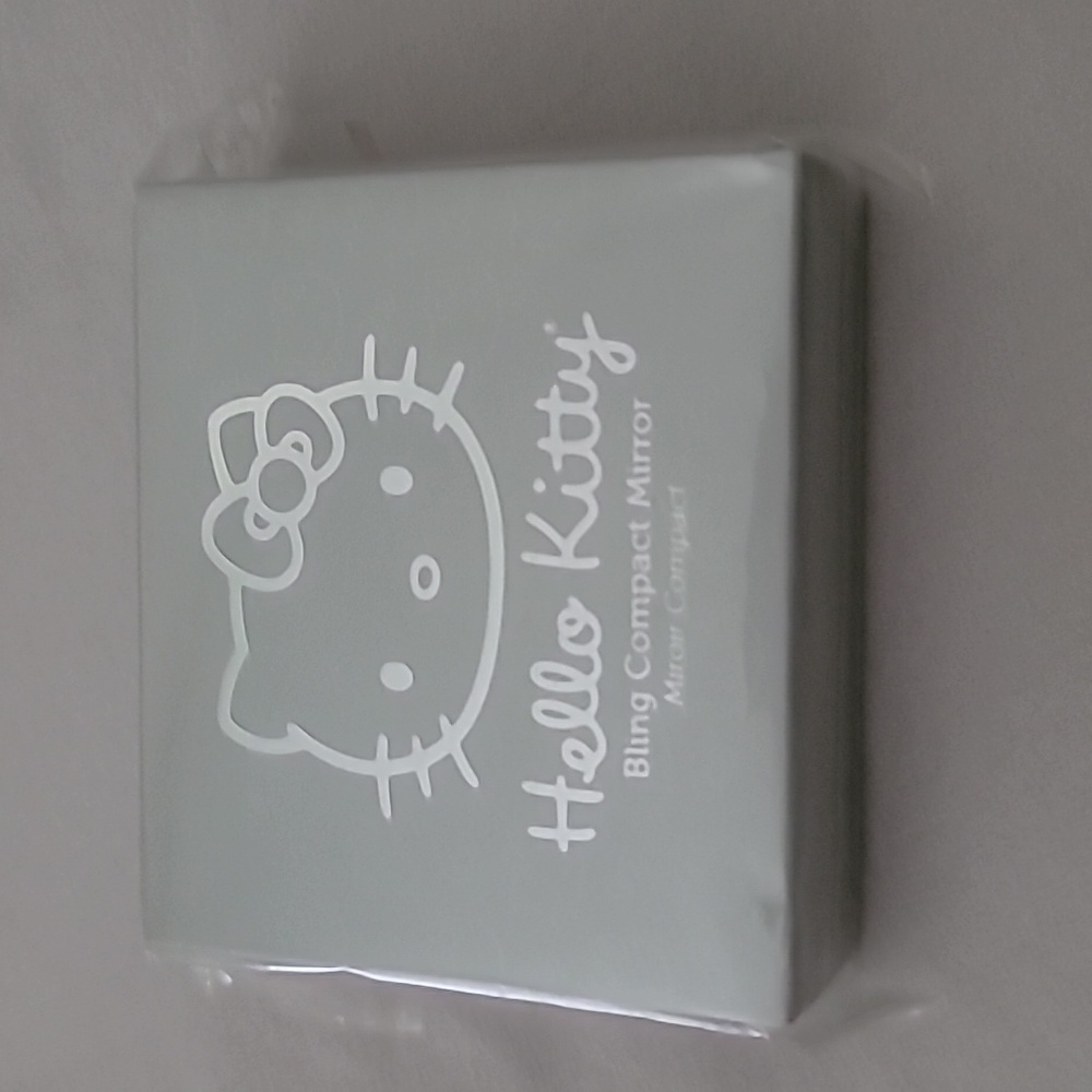RARE! HELLO KITTY collector compact mirror
